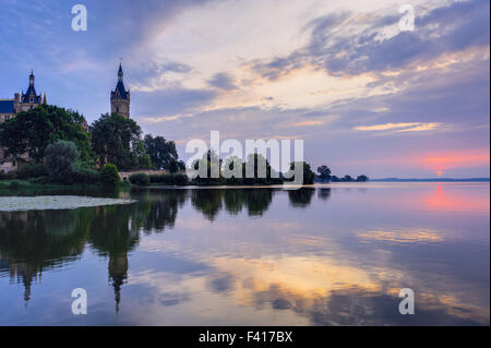 Sunrise allo Schloss Castello di Schwerin, Germania Foto Stock