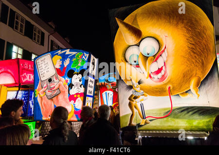 Tutti i big laterns, colorato decorato con sociale e temi politici, sono visualizzati sulla münsterplatz e creare un molto speci Foto Stock