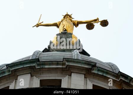 Giustizia statua Old Bailey Foto Stock