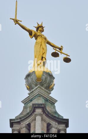 Giustizia statua Old Bailey Foto Stock