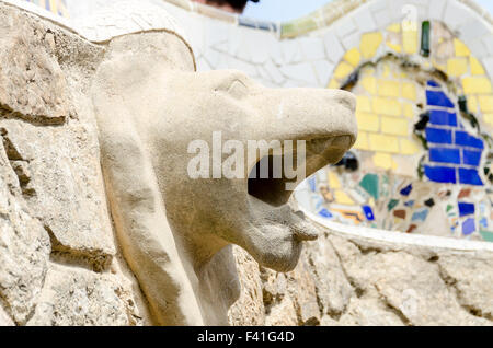 Statua di arte nel parco Guell Barcellona Spagna Foto Stock