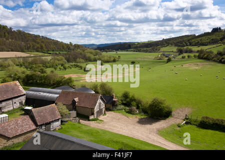 Regno Unito, Inghilterra, Shropshire, craven arms, terreni agricoli accanto a Stokesay Castle nel fiume Valle Onny Foto Stock
