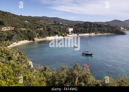 Costa mediterranea nei pressi di Bagnaia, Elba, Italia Foto Stock