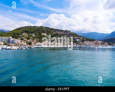 Vista di Port de Soller marina, Soller Maiorca, isole Baleari, Spagna Foto Stock