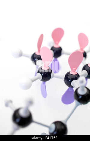Modello di atomo della molecola in laboratorio chimico Foto Stock