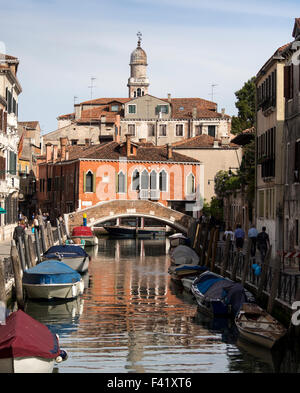 Vista lungo il Canal Rio dei Tolentini a Venezia, Italia Foto Stock