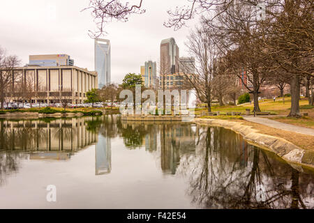 Nuvoloso meteo su charlotte nc skyline Foto Stock