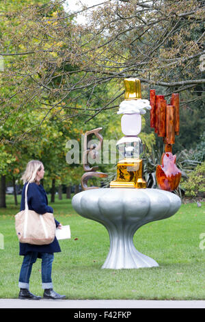 Londra, Regno Unito. 13/10/2015. Il fregio del giardino di sculture in Regent's Park. Premere Anteprima del fregio Art Fair 2015 a Londra il Regent's Park. Foto Stock