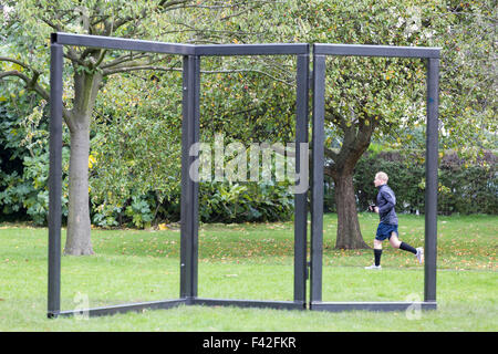 Londra, Regno Unito. 13/10/2015. Il fregio del giardino di sculture in Regent's Park. Premere Anteprima del fregio Art Fair 2015 a Londra il Regent's Park. Foto Stock