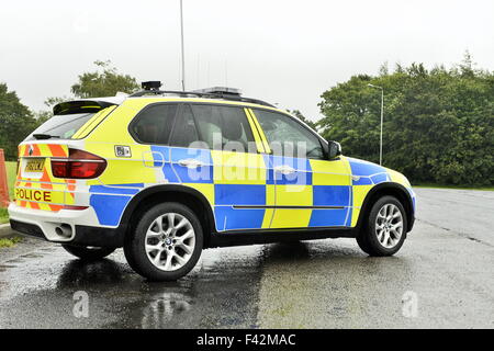 Cumbria Polizia stradale di unità di polizia. La BMW X5 auto di pattuglia. La forza è rivolta £26m in tagli di bilancio: 29 settembre 2015 STUART WALKER Foto Stock