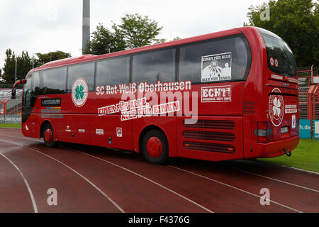 Sport, calcio, lega regionale West, 2015/2016, autobus squadra di Rot Weiss Oberhausen nello stadio Niederrhein Oberhausen Foto Stock