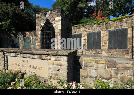 Am Ehrenmal Lohtor-Friedhof, Mahnmal und Gedenkstaette fuer die Opfer der beiden Weltkriege, Recklinghausen, Ruhrgebiet, Renania settentrionale-Vestfalia Foto Stock