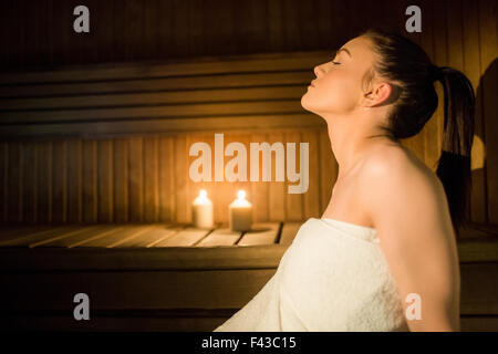 Pretty Woman il relax nella sauna Foto Stock