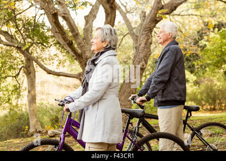 Coppia senior nel parco Foto Stock