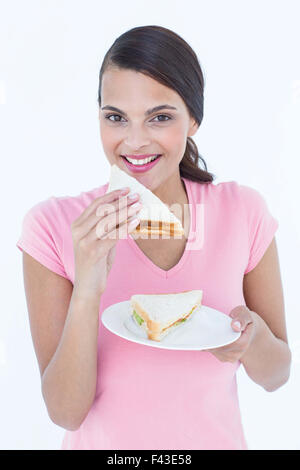 Bella donna mangiare panino Foto Stock