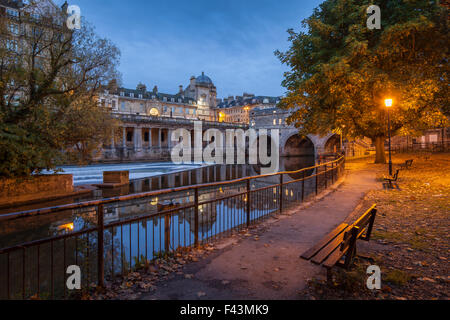 Inizio autunno la mattina in bagno, Somerset, Inghilterra. Foto Stock