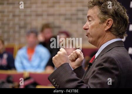 Città di Sioux, IOWA, USA. Xiv oct, 2015. Il candidato repubblicano alla presidenza degli Stati Uniti e Il Sen. RAND PAUL (R-KY), campagne a Morningside College nella città di Sioux, Iowa, mercoledì mattina, il 14 ottobre 2015, durante il suo Iowa 10.000 college tour. Paolo ha parlato di stabilimento Washington non ascolto di studenti e repubblicani e democratici che lavorano insieme per mantenere la politica di spesa e lo stesso. Credito: Jerry Mennenga/ZUMA filo/Alamy Live News Foto Stock