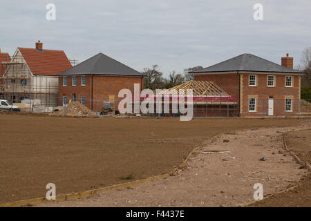 Nuovo alloggiamento, nuove case. Lo sviluppo su un sito vergine. Stalham. Norfolk. East Anglia. In Inghilterra. Regno Unito. 2015 Foto Stock