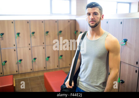 L'uomo sempre pronto a colpire la palestra Foto Stock