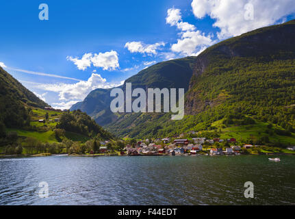 Villaggio in Fjord Naeroyfjord - Norvegia Foto Stock