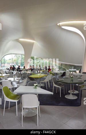 Interno del magazzino ristorante presso la Serpentine Sackler Gallery in Kensington Gardens, Londra England Regno Unito Regno Unito Foto Stock