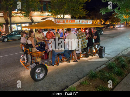 Incredibile tour in bicicletta dei pub ad Asheville, North Carolina Foto Stock