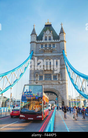 Il Tower Bridge di Londra, Gran Bretagna Foto Stock