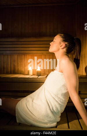 Pretty Woman il relax nella sauna Foto Stock