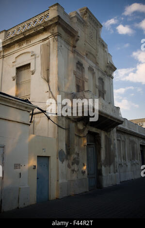 Marittima edificio in disuso nel Port Vell (Vecchio porto di Barcellona, Spagna. Foto Stock