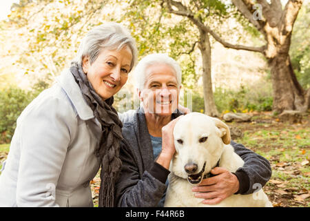 Coppia senior nel parco Foto Stock