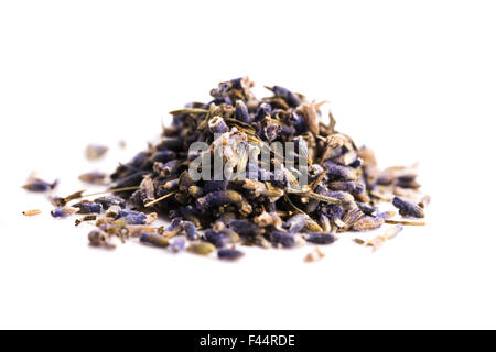 Erbe lavanda Bud Fiore Heap di tè superficie di pelo vista dall'alto isolato su sfondo bianco Foto Stock