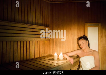 Pretty Woman il relax nella sauna Foto Stock