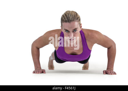 Donna muscolare facendo ups push Foto Stock
