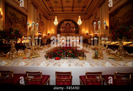 Londra, Regno Unito. 7 Sep, 2015. Foto scattata il 7 settembre 7, 2015 mostra la sala da ballo insieme per un banchetto di stato a Buckingham Palace a Londra, capitale della Gran Bretagna. Il Buckingham Palace ha servito come ufficiale di residenza londinese di Gran Bretagna sovrani dal 1837 ed oggi è la sede amministrativa del monarca. © Han Yan/Xinhua/Alamy Live News Foto Stock