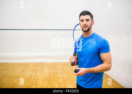L'uomo desideroso di giocare a squash Foto Stock