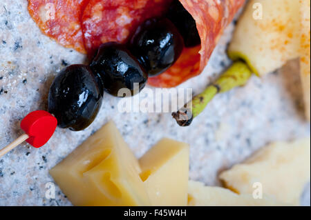 Mix di taglio a freddo su una pietra con pere fresche Foto Stock