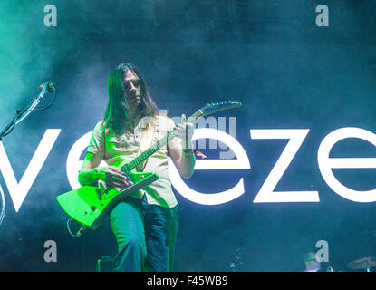 Musicista Brian Bell di Weezer esegue sul palco durante la vita è bella Festival in Las Vegas Foto Stock