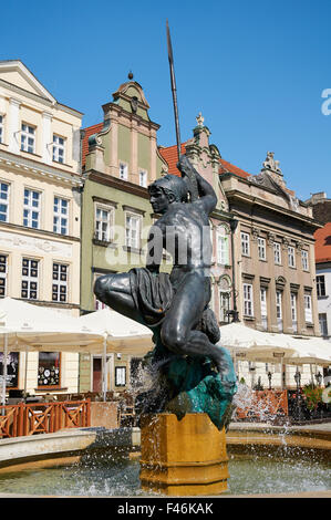 POZNAN, Polonia - 20 agosto 2015: Marte fontana vecchia piazza del Mercato nel centro della città, Stary Rynek Foto Stock