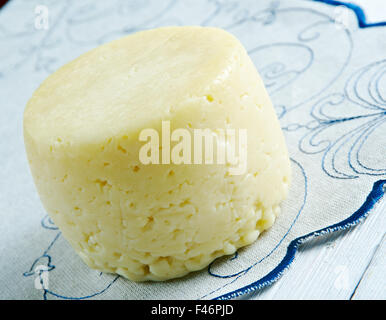 Jibneh Arabieh - soft di formaggio bianco trovato in tutto il Medio Oriente.popolare in Egitto e il Golfo Arabico area. Foto Stock