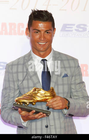 Cristiano Ronaldo riceve il suo quarto Golden Boot Award in fila come il più alto obiettivo marcatore dei campionati europei presso il Palace Hotel di Madrid in Spagna. Ottobre 13, 2015. Foto Stock