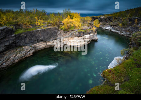 Vortici in Abisko canyon, Abiskojokk river, Abiskojokk, Abisko National Park, Norrbotten, Lapponia, Svezia Foto Stock