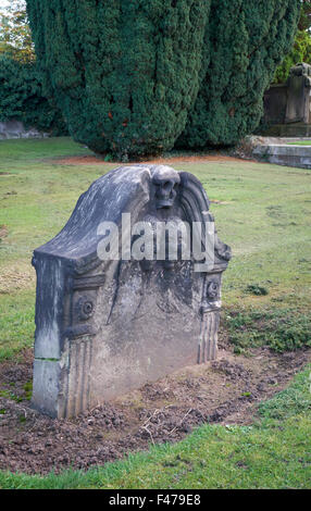 Pietra tombale, San Michele, Chiesa INVERESK, Scozia, cranio, angeli, Chiesa di Scozia Foto Stock