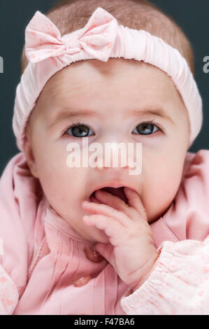 INFANTE AL CHIUSO Foto Stock