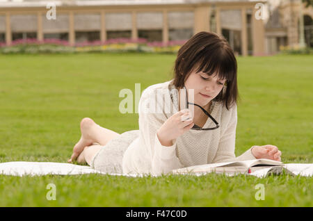 LETTURA DELLA DONNA Foto Stock