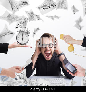 Immagine composita della mano che tiene sveglia Foto Stock