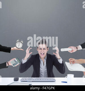 Immagine composita della mano che tiene sveglia Foto Stock