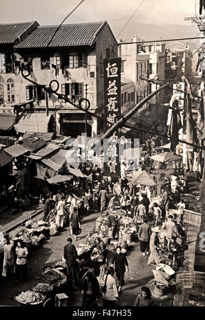 Centre Street in Sai Ying Pun brulica di attività 1947 Museo di storia di Hong Kong cinese Cina Foto Stock