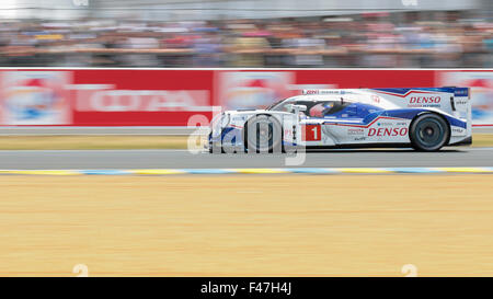 Toyota TS 040 - Hybrid (#1) con driver Anthony Davidson (GBR), Sebastien Buemi (SUI), Kazuki Nakajima (JPN) Foto Stock