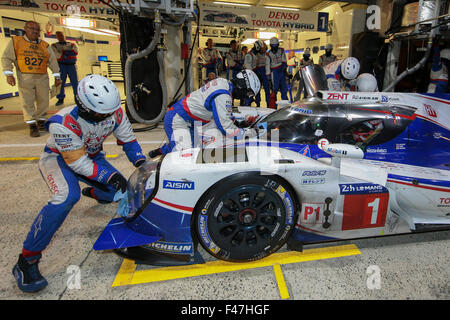 Toyota TS 040 - Hybrid (#1) con driver Anthony Davidson (GBR), Sebastien Buemi (SUI), Kazuki Nakajima (JPN) Foto Stock