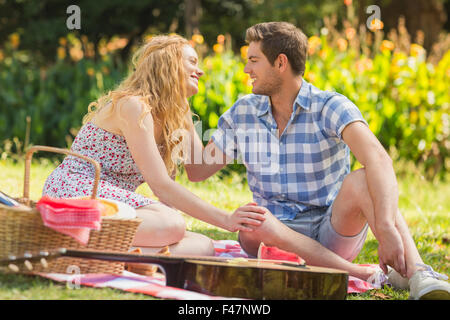 Coppia giovane su un picnic Foto Stock